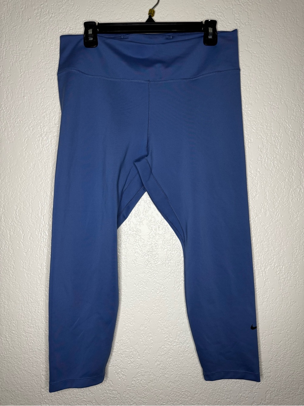 Nike Women’s Blue Cropped Athletic Leggings
